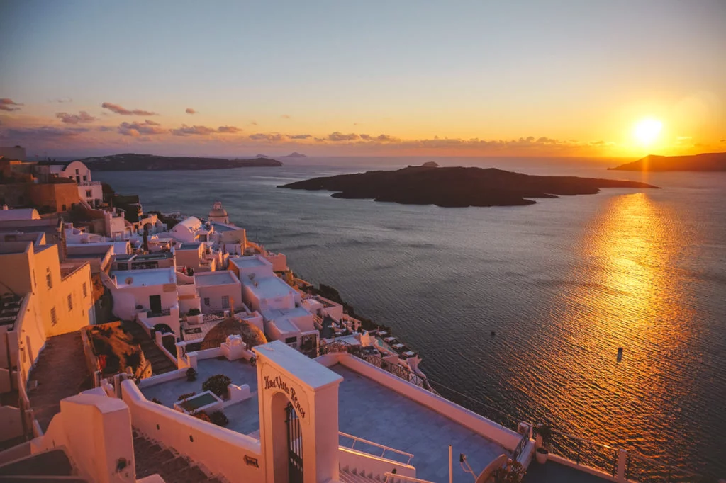 Sunset in Fira on the island of Santorini in Greece. | The Best 14 Day Greek Island Hopping Route | The Wanderful Me