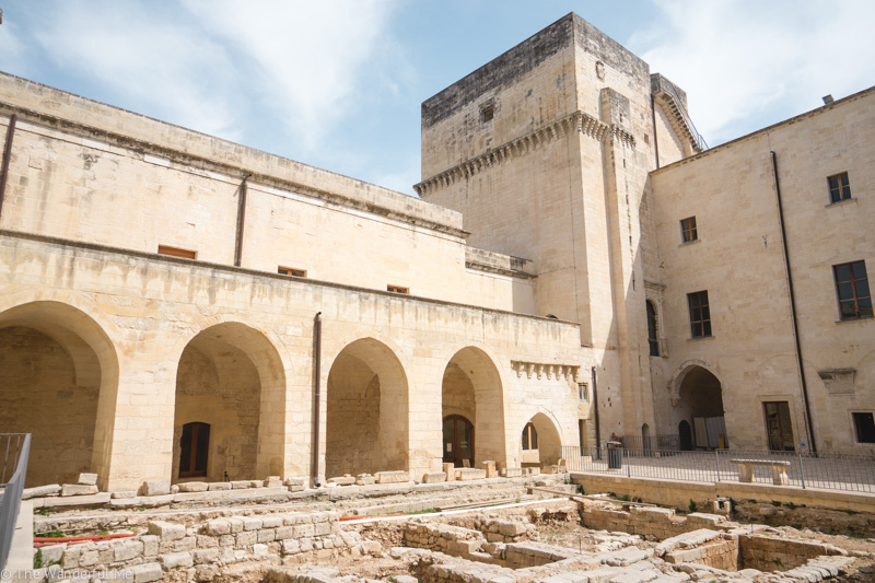 Castello Carlo V in Lecce. A beautiful golden sandstone castle that's a must when sightseeing in Lecce, Italy. 